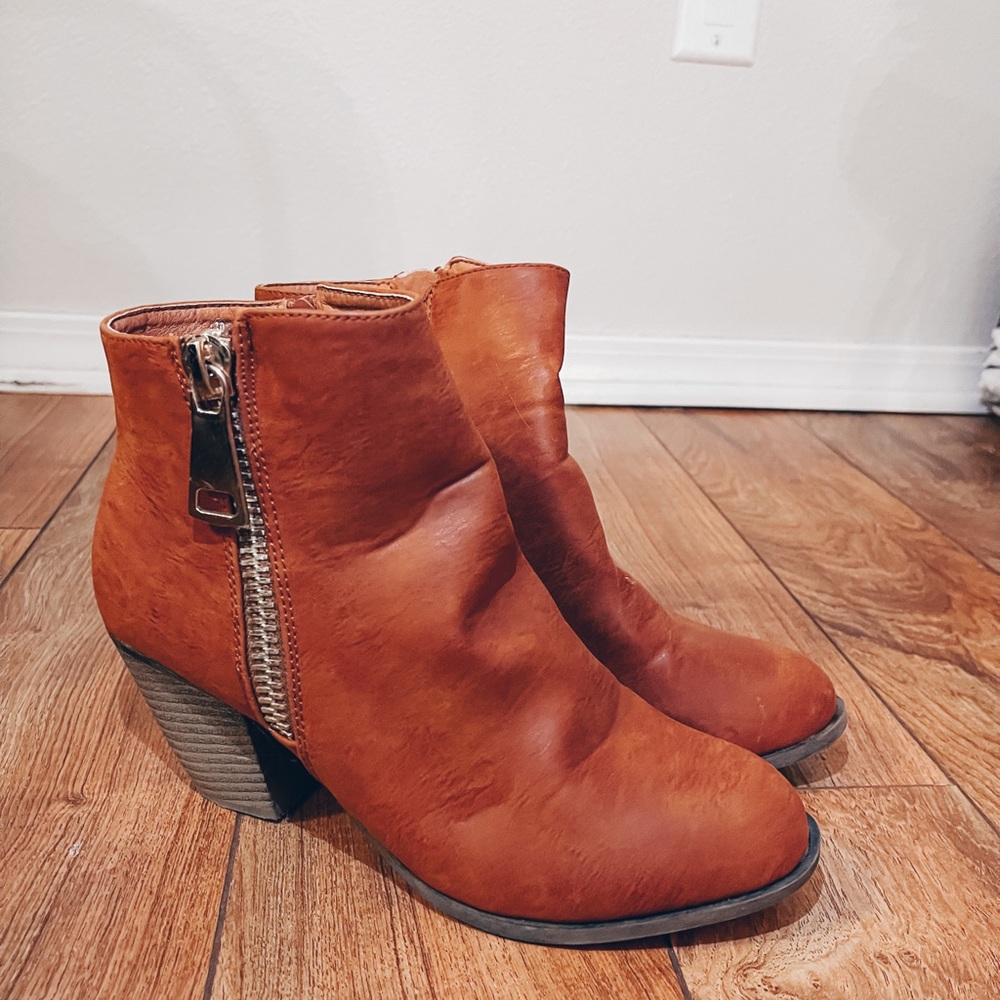 Super cute ankle boots